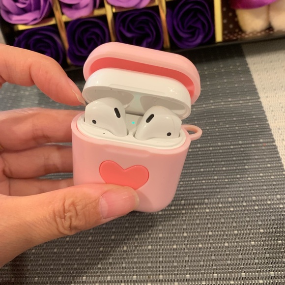 Pink Airpods Case with carrying clip!!!5🌟🌟🌟🌟🌟 - Picture 3 of 6